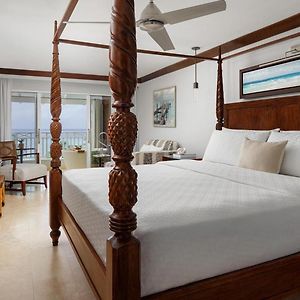 Suite met een King Size Bed voor Pasgetrouwden op de Club Verdieping